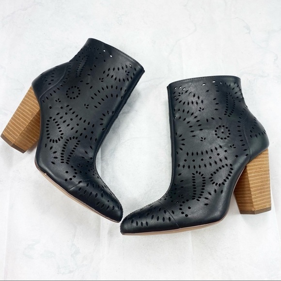 [Carlos Santana] Black Pointed Toe Ankle Bootie - Picture 3 of 5